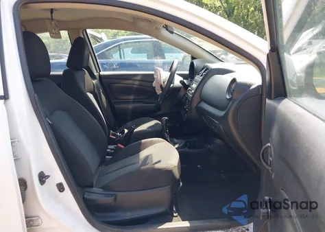 2018 Nissan Versa 1.6 S z USA, uszkodzony, nr VIN 3N1CN7AP1JL814443